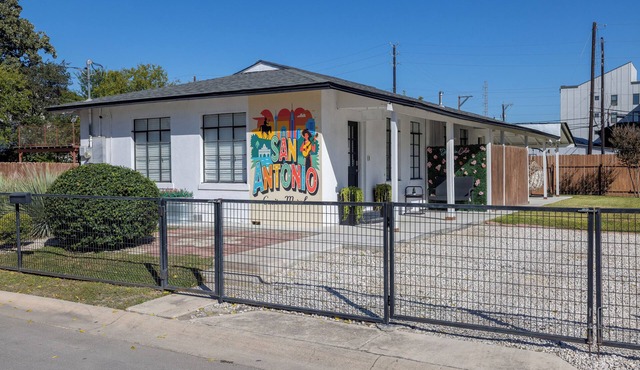 Casita Mural Walk to Riverwalk