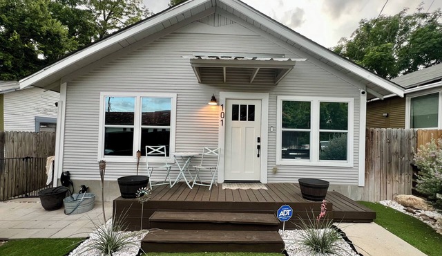 Casita near Downtown including St. Mary’s, Pearl & Alamodome!