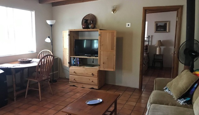 CASITA ON 10.5 ACRE GUEST RANCH! Sleeps 4! Pool! Full kitchen, BBQ, firepit!