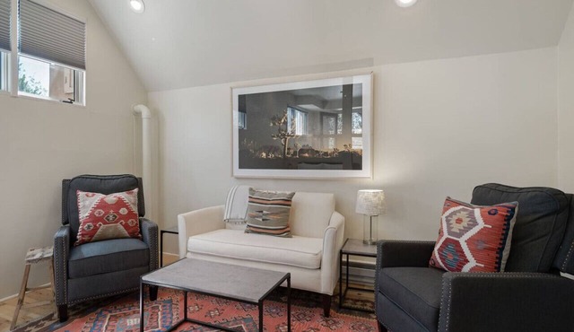 Casita Por Que? - Southwestern Studio Downtown