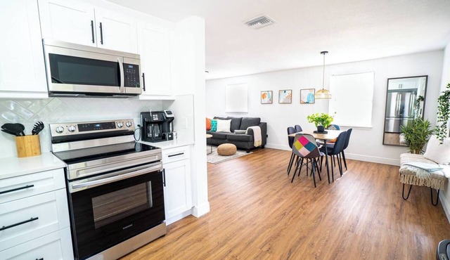 Casita-Stylish Garden Home 5 Min to Bayshore water