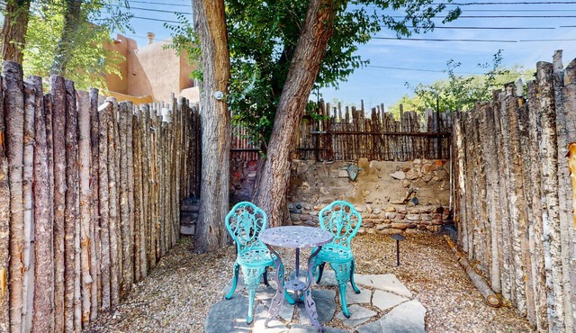 Casita Tesoro: Studio Casita w/Kitchen & Private Yard - Blocks to Downtown