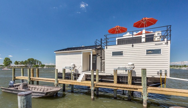 Cass-Away Luxury Houseboat