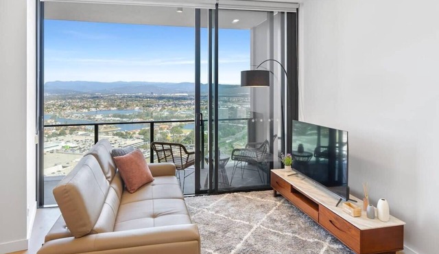 CASSA CASINO - Spectacular River & Hinterland Views 1 Bed Apt in Broadbeach!