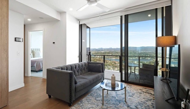 CASSA CASINO - Spectacular River & Hinterland Views 1 Bed Apt in Broadbeach!