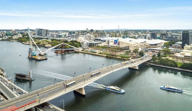 CASSA ONE - Brisbane CBD 2b Apt w/Free Parking