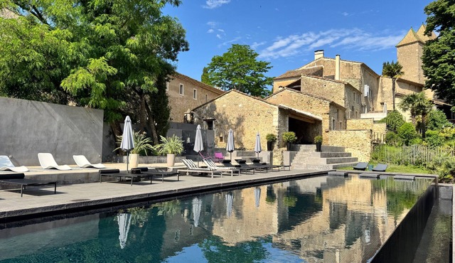 Cassandre Room with Shared Pool, Garden, Wi-Fi, and Breakfast Included