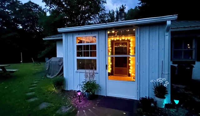 Cassio’s Cottage - A private, cozy little place under PoCo’s dark skies