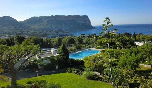 Cassis 62m2 + Balcony 10m2, Air Conditioning, Panoramic Sea View, Pool, Tennis