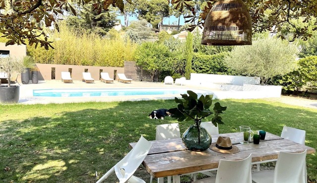 CASSIS, Villa, 6 min walk from the beach, air-conditioned, swimming pool, large garden