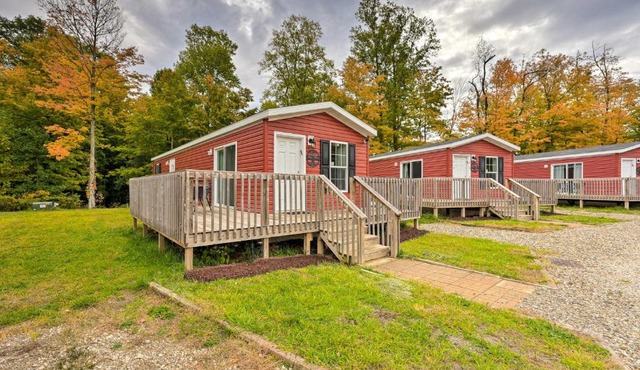 Cassopolis Cabin, Private Deck and Lake Access!