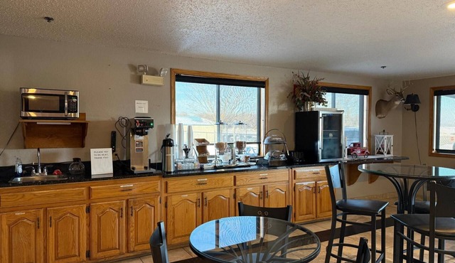 Cassville Four seasons inn & suits