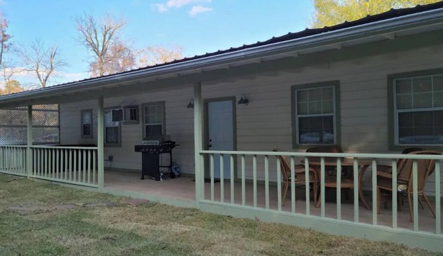 Cast Away - 2 Bedroom Bungalow with Hot Tub