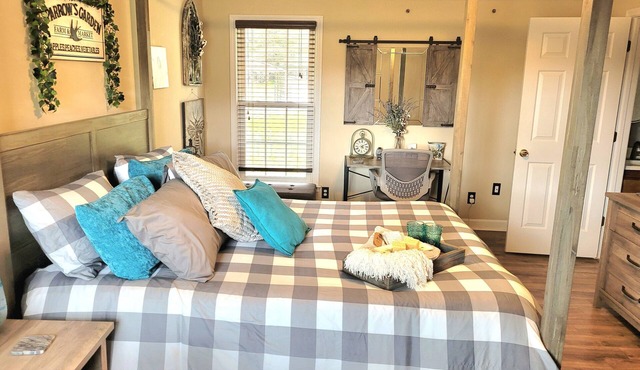 Cast Iron Key Inn: Farm-to-Table Bed & Breakfast