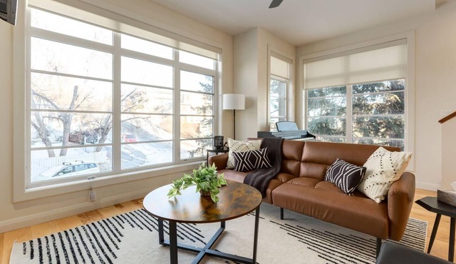 "Castano" 3Bdrm Central Townhome w/Rooftop Patio!