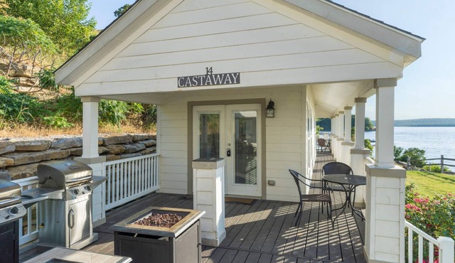 Castaway at CrossTimbers Marina