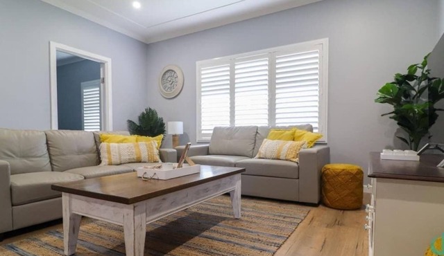 Castaway at Pelican – Relaxed, Pet Friendly Stay Near Lake And Beach