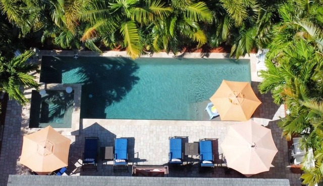 Castaway Cottage + Beach + Heated Private Pool & Spa + GOLF CART INCLUDED!