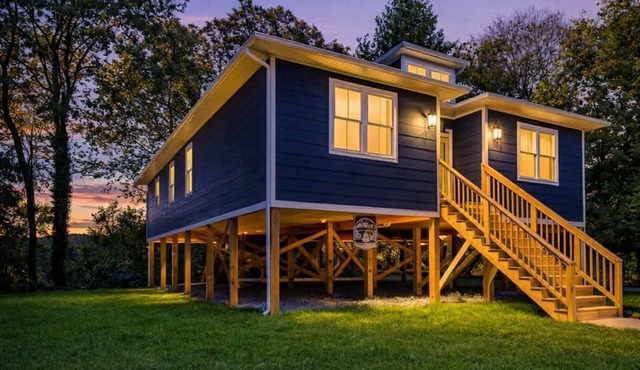 Castaway Cottage River Vibes Riverfront with amazing views of Shen River Fire Pit