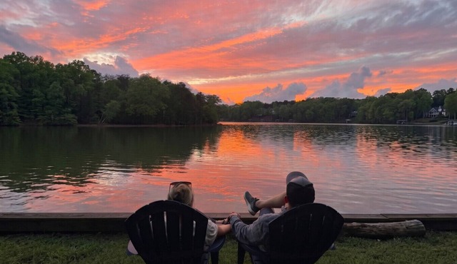 Castaway Cove—5Bed Lakeside Retreat—Hot Tub—Fire Pit!