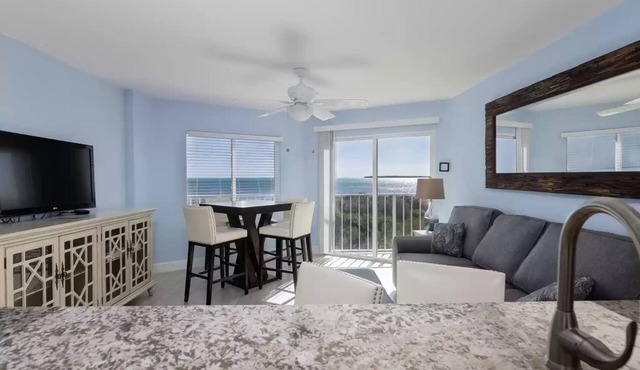 Castaway Key - Oceanfront Condo with Double Balconies & Marina Access