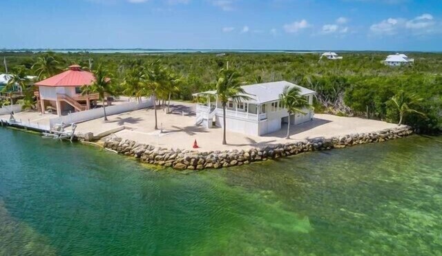 Castaway To Sugarloaf Key Waterfront—Bring Your Boat—Corner Lot