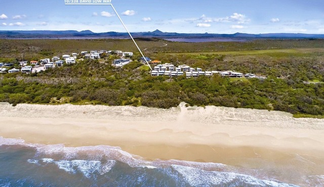 Castaways Beach House, Sunshine Beach and Pet Friendly