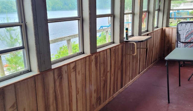 Castaways Cottage on Croton Pond #4