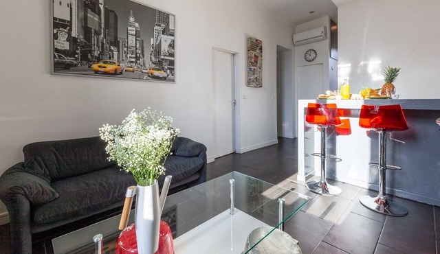 Castel Bay · Exceptional situation! Place Castellane - In the heart of Marseille