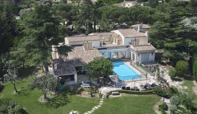 Castel Carpe Diem is a luxury villa with private pool, located between Cannes and Grasse
