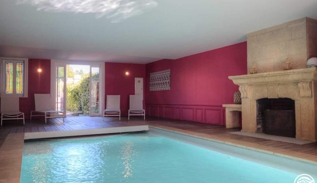 Castel DE Valrose - Montmerle SUR Saone