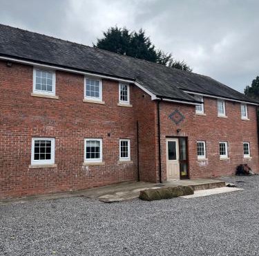 Castell Cottages Central with Parking