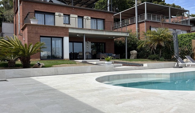 Castelldefels: House with pool and private garden