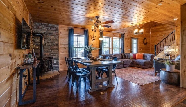 Castello at Castle Point, cabin with lake view!