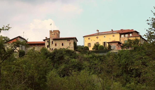 Castello Di Strambinello in Strambinello