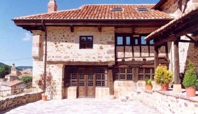 Castilleria House for 8 people