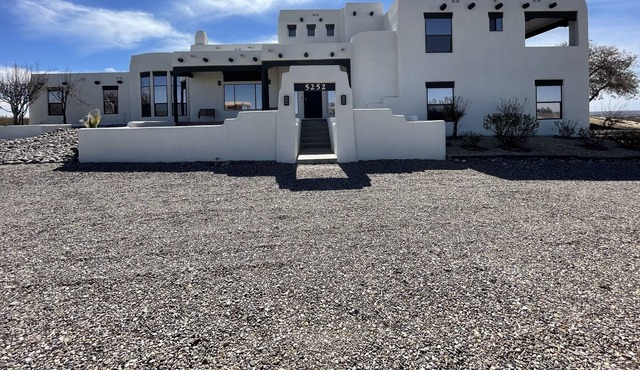 Castillo Blanco - Gorgeous Pueblo style property with stunning Organ Mtn Views