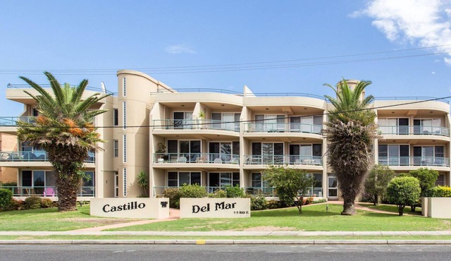 Castillo Del Mar 10 - Overlooking the Lake