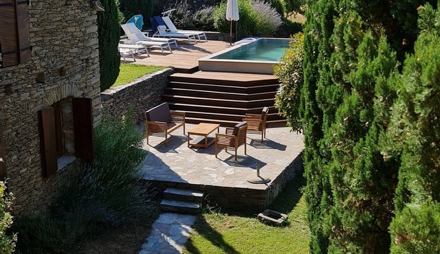 Castineta: mansion - CastinetaHouse with character