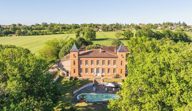 Castle 15mn Toulouse Pyrénées' view and pool