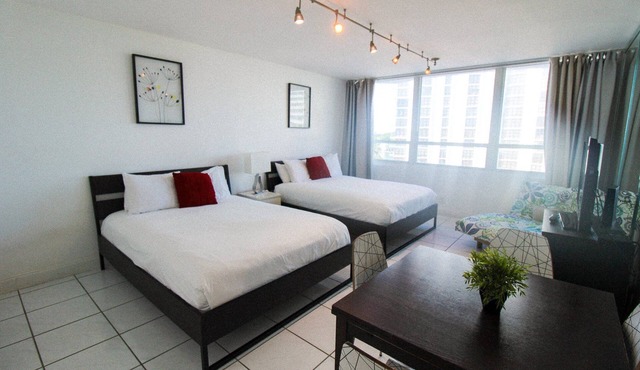 Castle 515 Studio BayView with Pool and Direct Beach Access, Free Parking