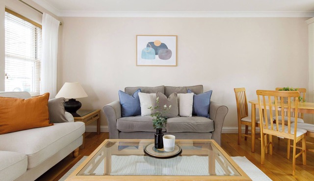 Castle Bank Terrace - just a few minutes walk to the high street