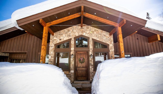 Castle Butenham by Cottonwood Lodging