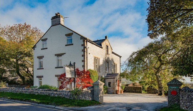 Castle Cliffe. Victorian House in spectacular position.