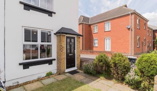 ⭐ Castle Cottage Rayleigh: 3 Bedroom House Self Catering ⭐