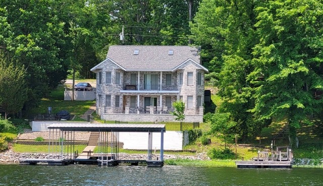 Castle Cove Lakefront Home