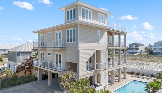 Castle de Playa 🌊 Gulf-View Estate w/Pool, Rooftop Deck + Elevator