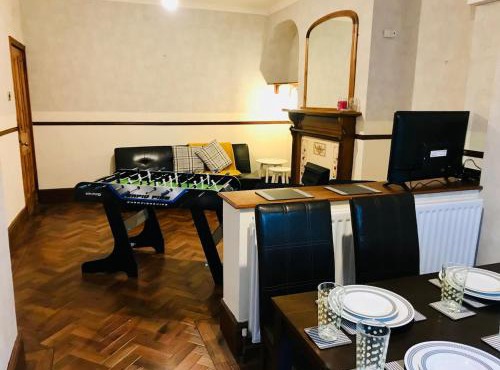 Castle Donington 5 Bed House 2 Baths Near EMA And Donington Park