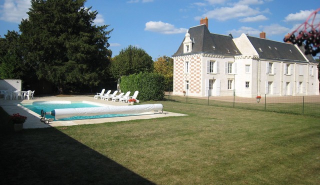 CASTLE for 10 personss with swimming pool in AMBOISE