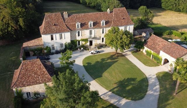 Castle prestige eighteenth Bergerac Dordogne Perigord 30 hectares